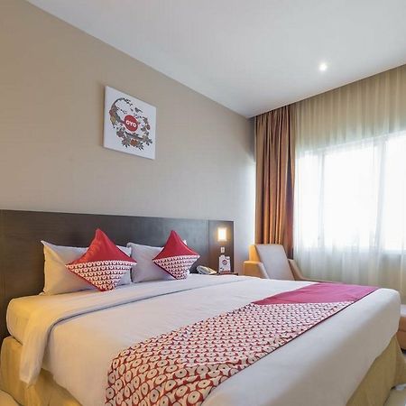 Collection O 1279 Hotel Grand Celino Макасар Екстериор снимка