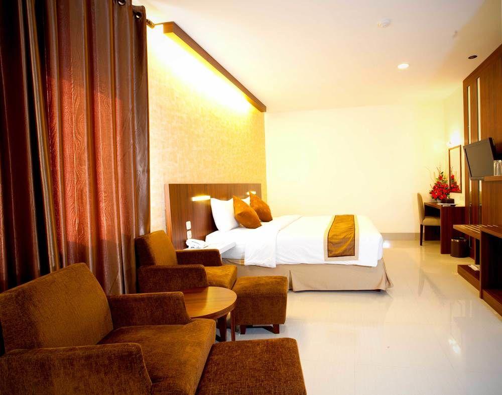 Collection O 1279 Hotel Grand Celino Макасар Екстериор снимка