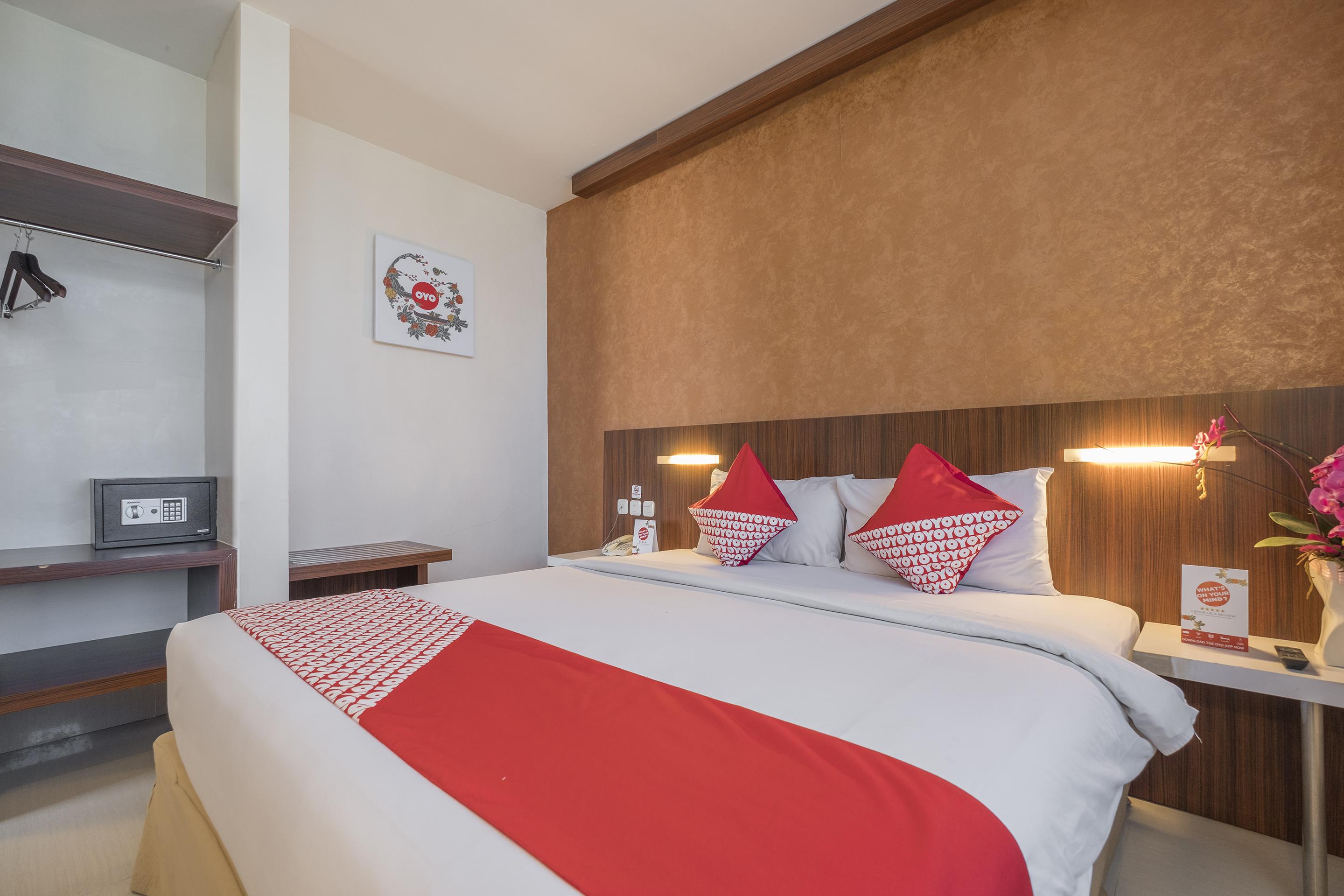Collection O 1279 Hotel Grand Celino Макасар Екстериор снимка