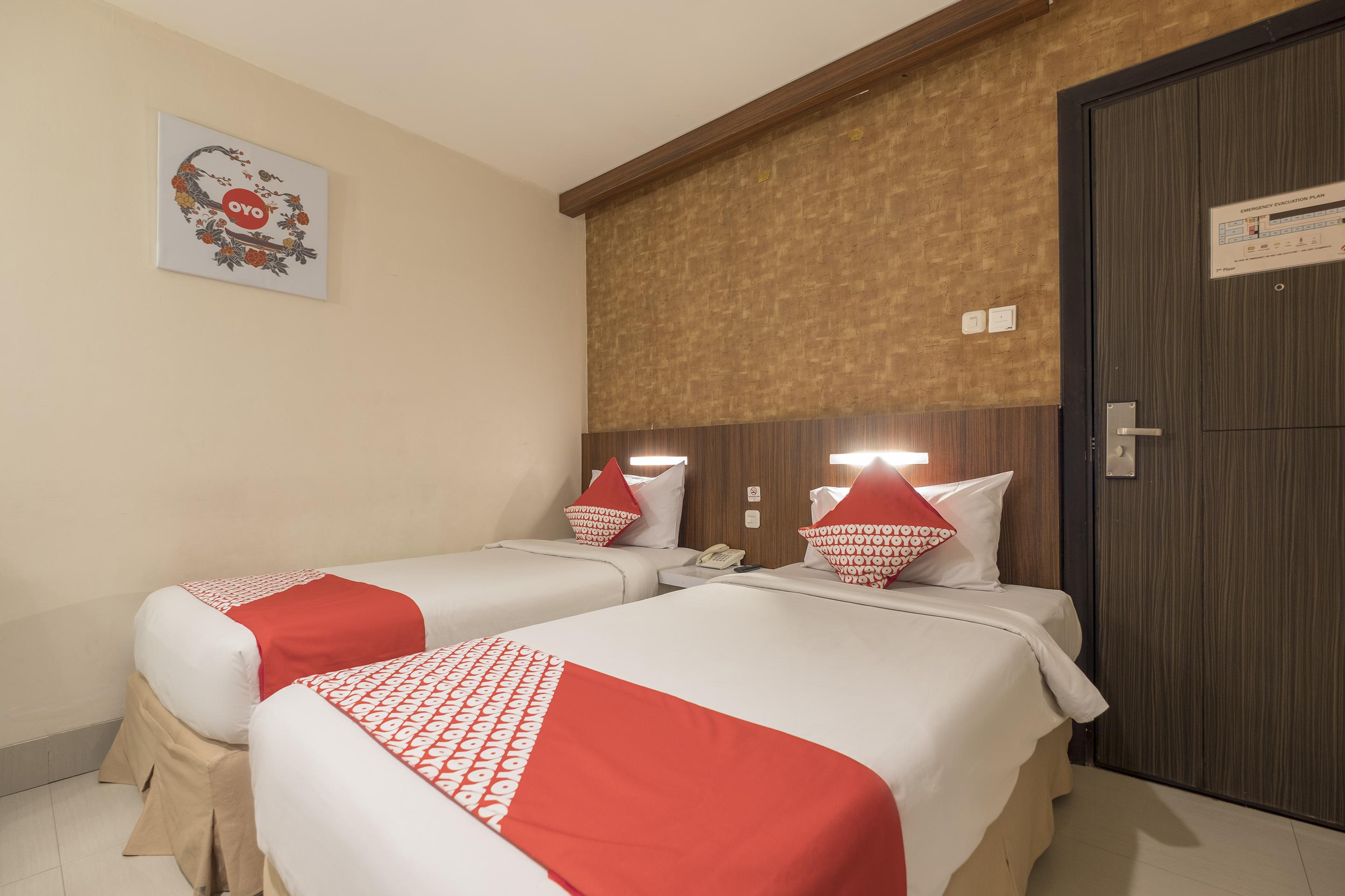 Collection O 1279 Hotel Grand Celino Макасар Екстериор снимка