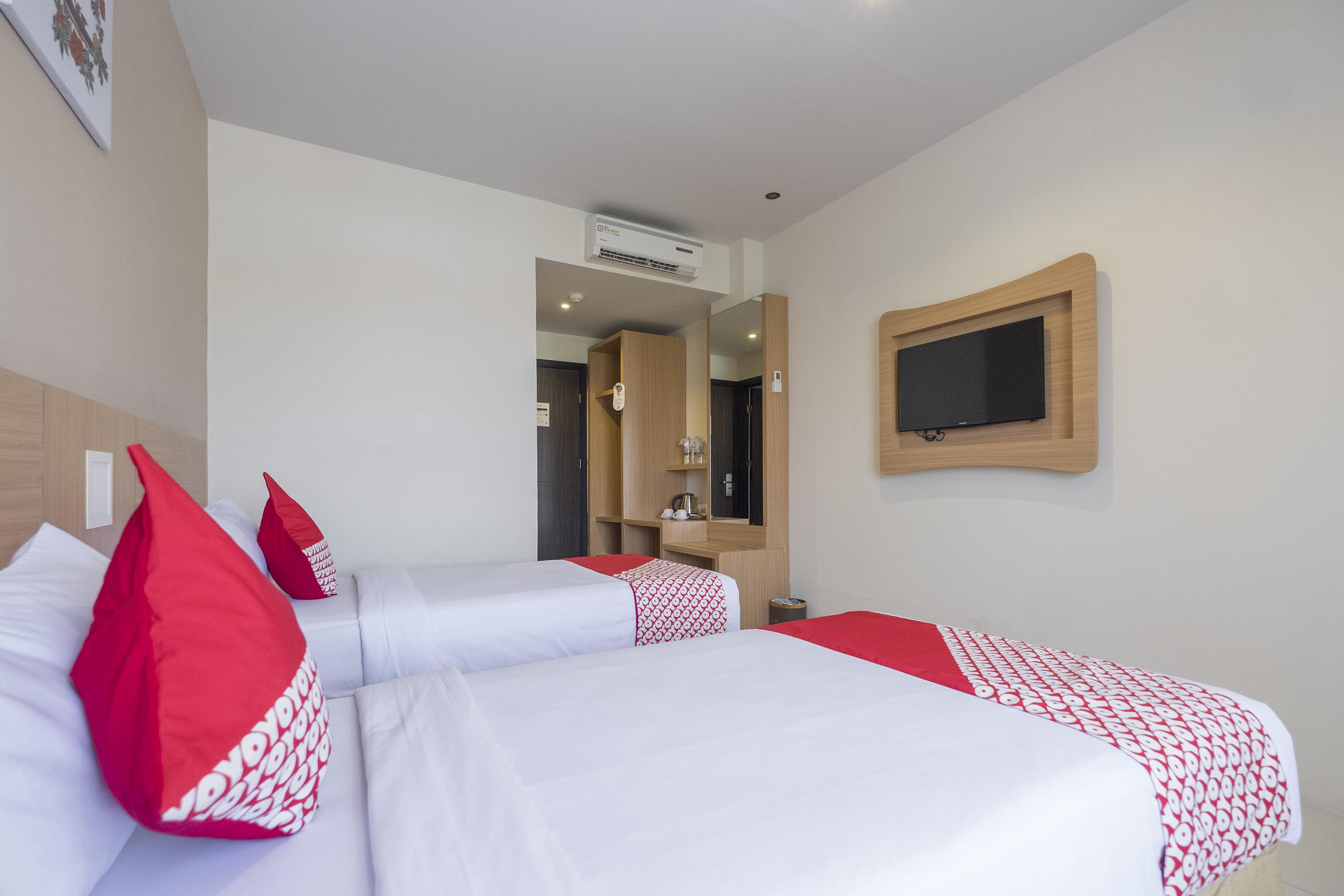 Collection O 1279 Hotel Grand Celino Макасар Екстериор снимка