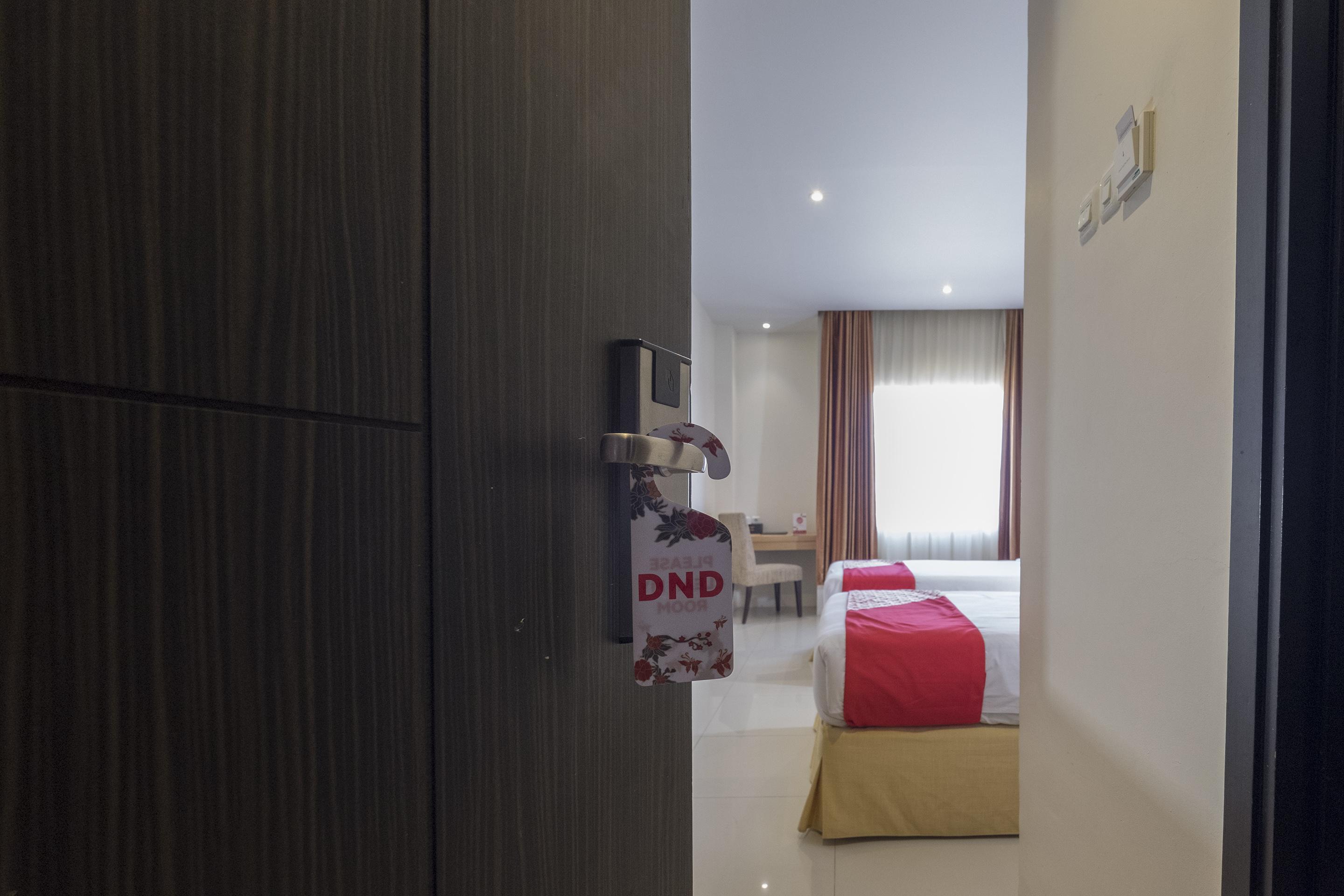 Collection O 1279 Hotel Grand Celino Макасар Екстериор снимка