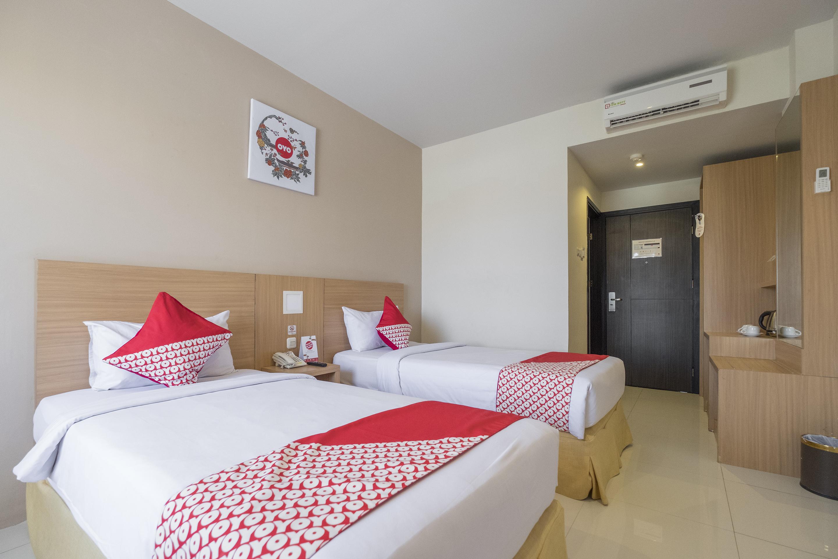 Collection O 1279 Hotel Grand Celino Макасар Екстериор снимка