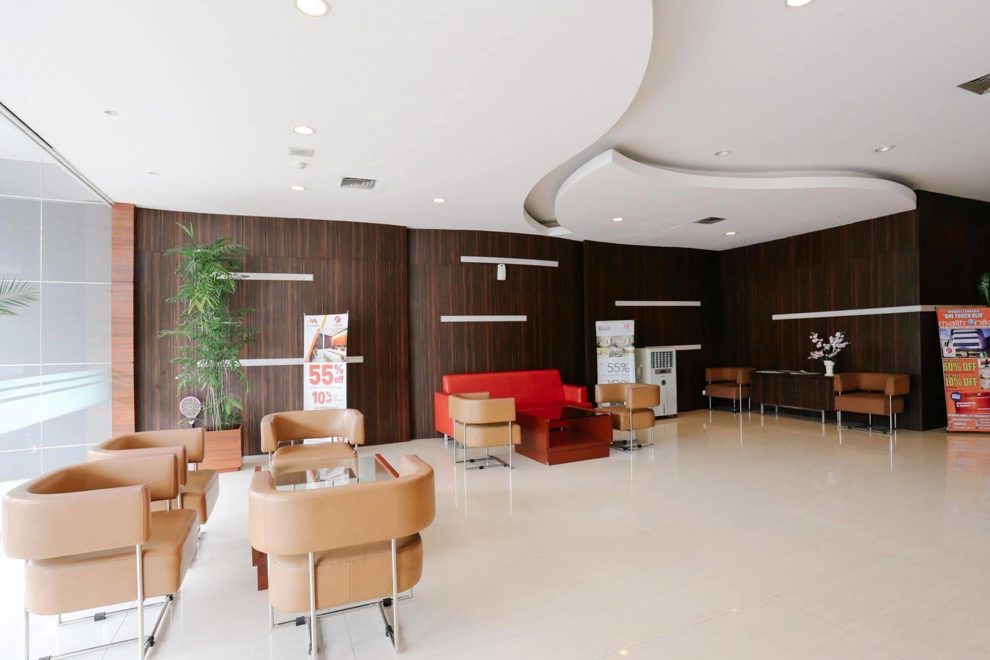 Collection O 1279 Hotel Grand Celino Макасар Екстериор снимка