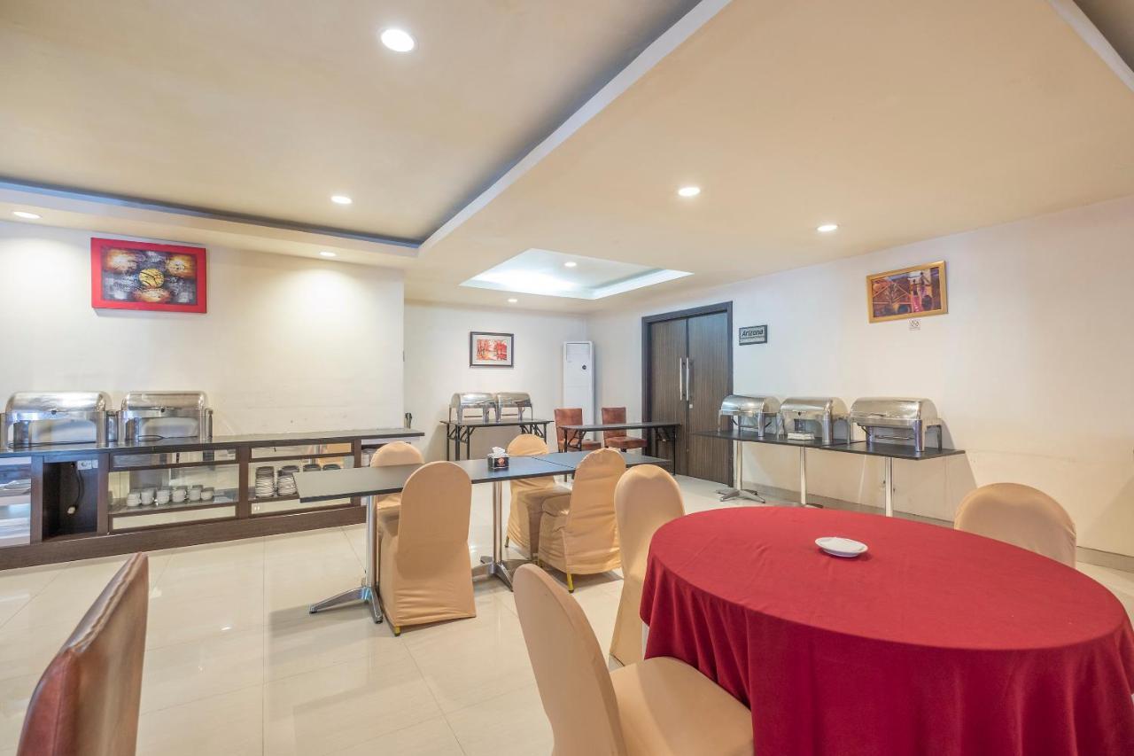 Collection O 1279 Hotel Grand Celino Макасар Екстериор снимка